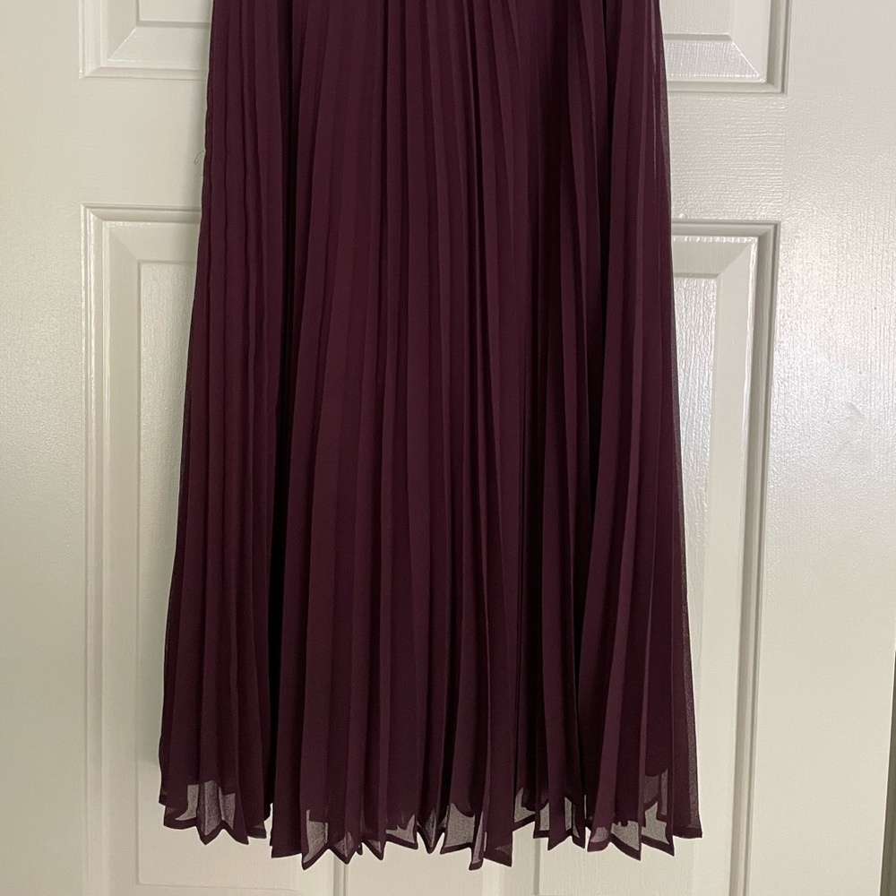 Burgundy, purple pleated chiffon Aritizia Babaton MIDI length skirt